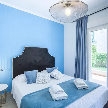 Icon Deluxe Apartment *